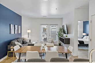 Building Photo - 205 S Kings Dr