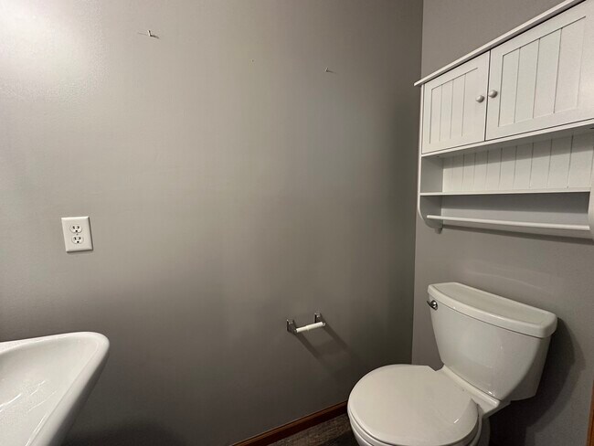 Foto del edificio - 5035 149th St. N. Unit 2
