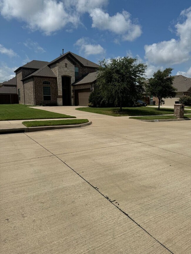 Foto del edificio - 4 Bedroom Single Family Home in Midlothian
