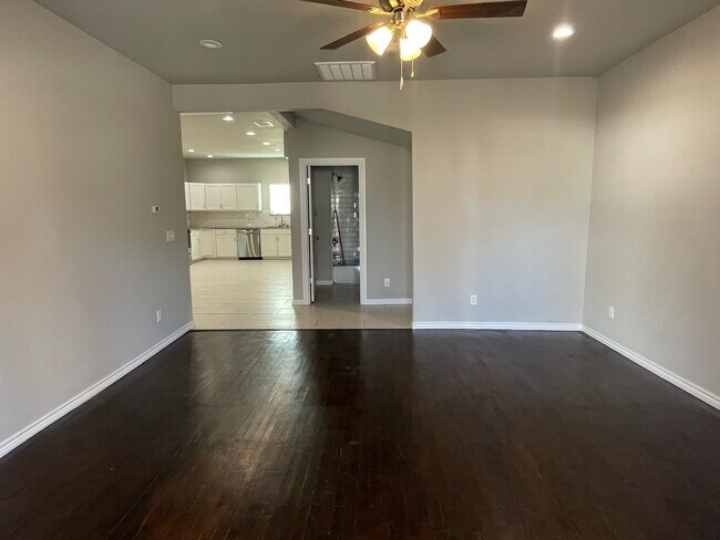 Foto del edificio - 810 Seven Oaks Rd