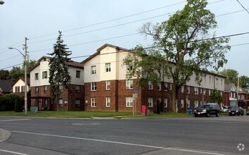 Building Photo - 496/498 Simcoe St. N.