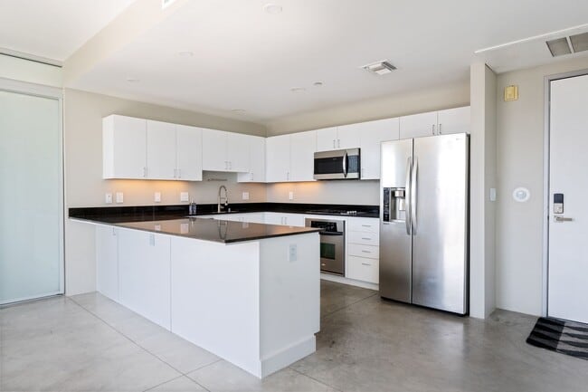 Building Photo - Penthouse unit in Centre Street Lofts San Pedro