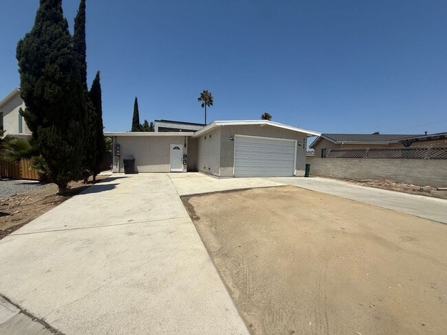 Building Photo - Newly Renovated on Montezuma!