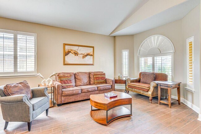 Building Photo - 895 Solimar Way