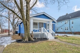 Building Photo - 3303 E 123rd St