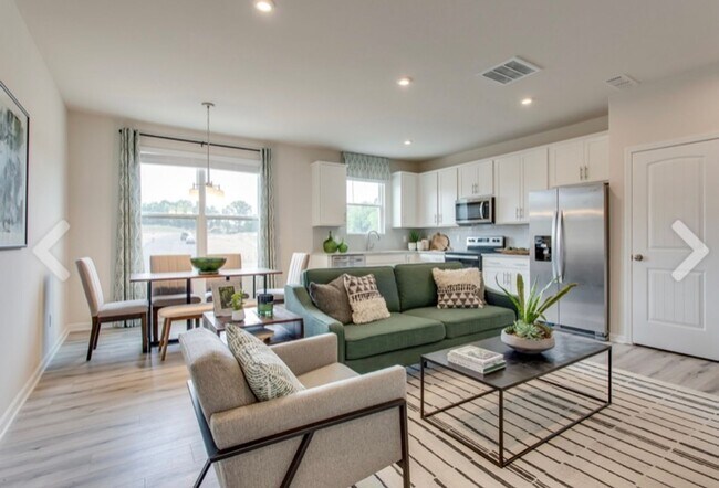 Foto del edificio - 3 Bedroom and 3 Full Baths