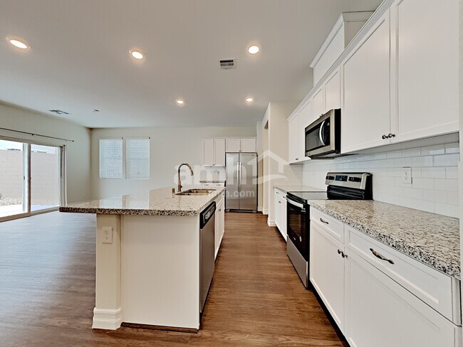 Building Photo - 6138 W Haleh Ave