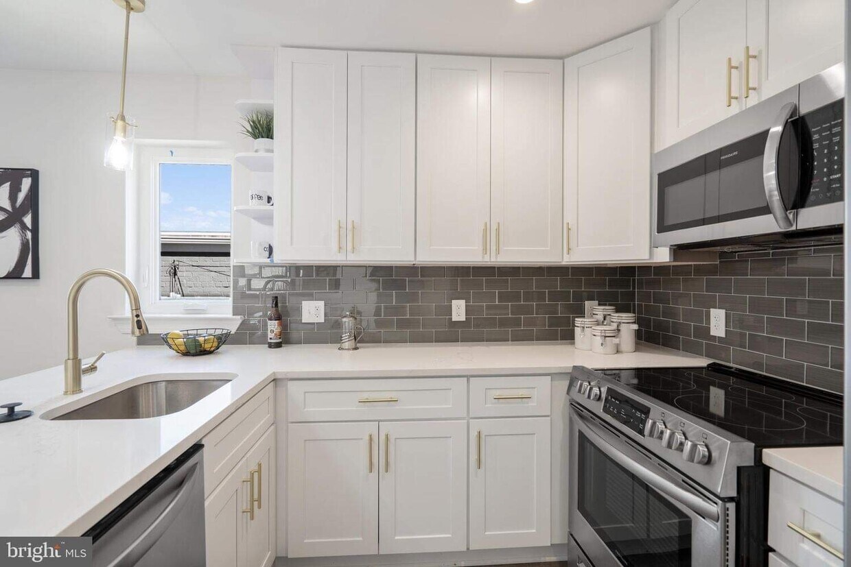 Foto principal - 4442 B St SE