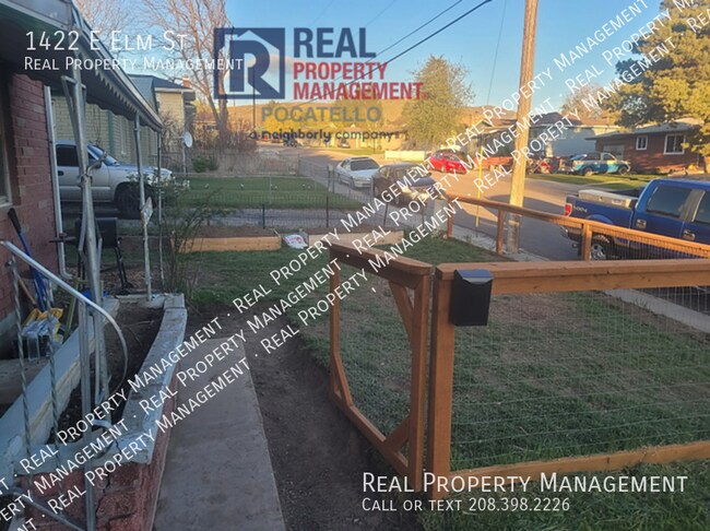 Building Photo - 1422 E Elm St