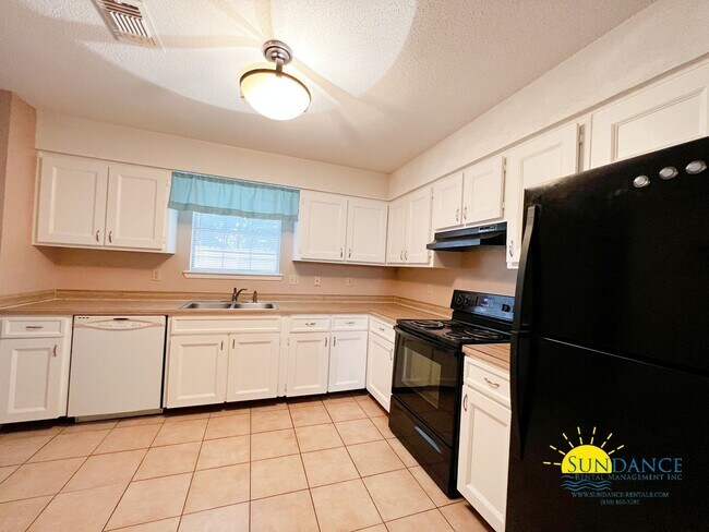Foto del edificio - Gorgeous 3 Bedroom Townhouse in Crestview:...