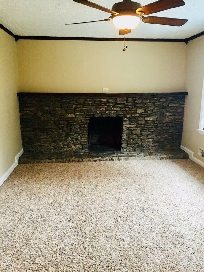Building Photo - 2 br, 2 bath House - 3216 New Lynnview Dr