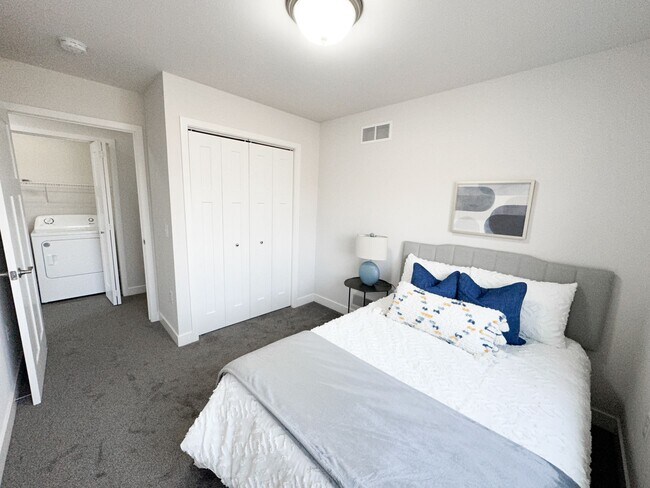 Foto del edificio - 3 Bed / 2.5 Bath Townhome for rent in Cottage Grove!