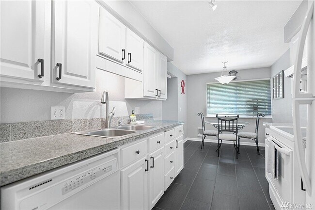 Foto del edificio - 17106 NE 45th St