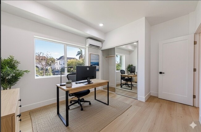 Building Photo - 1557 S Ogden Dr