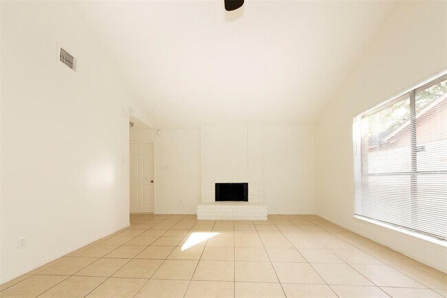 Foto del edificio - 10135 Inwood Hollow Ln