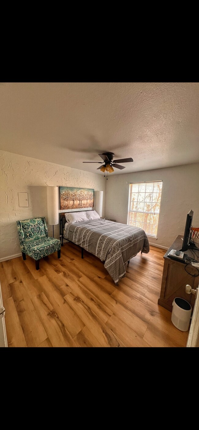 Foto del edificio - 11525 N Meridian Ave