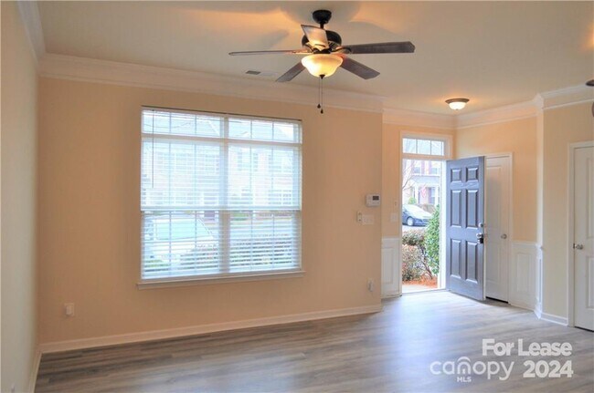 Building Photo - 2824 Birkhill Ln