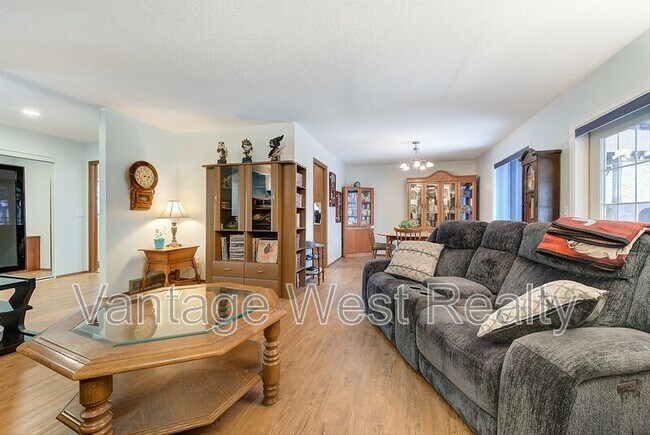 Photo du bâtiment - 1370 Springfield Rd