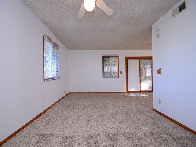 Foto del edificio - 311 E Spruce St