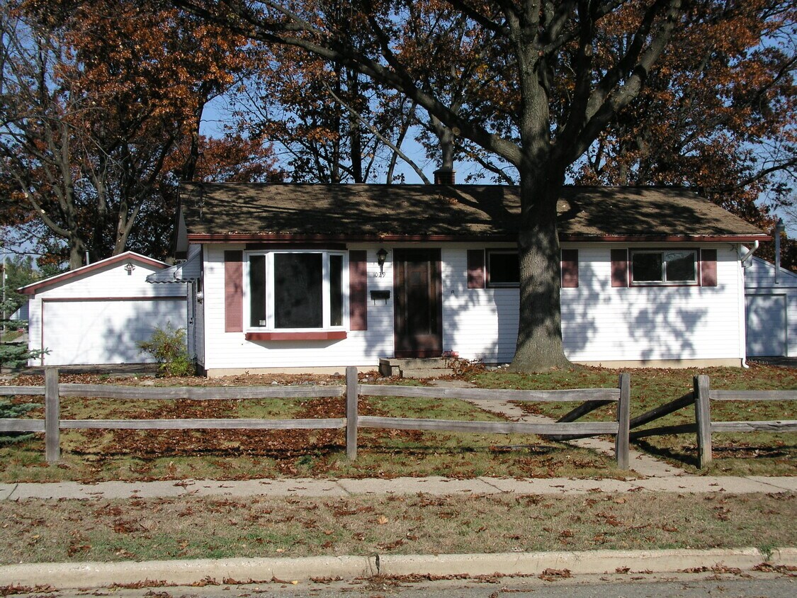 1029 Oakcrest St SW, Wyoming, MI 49509 House Rental in Wyoming, MI