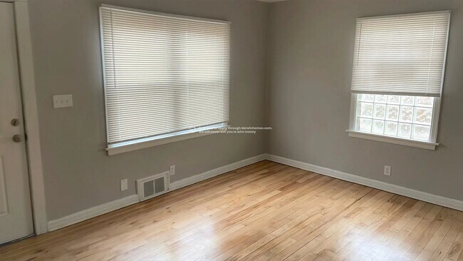 Foto del edificio - 5951 N 64th St