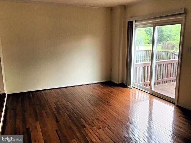 Foto del edificio - 7432 Pohick Rd