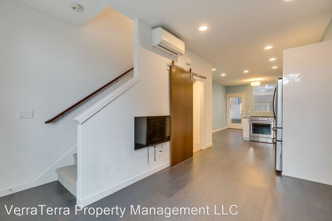 3 br, 2 bath House - 1155 NE 55th St photo'