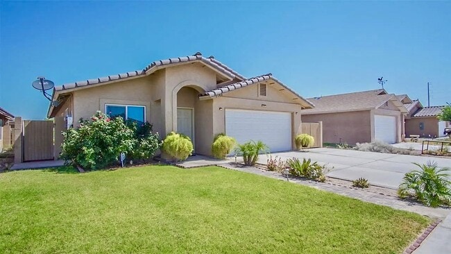 Building Photo - Gorgeous 4 Bedroom, 2 Bathroom Solar Home in Desert Oasis!