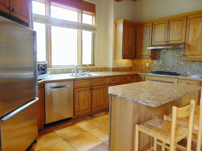 Foto del edificio - 416 Calle Kokopelli - *LEASE PENDING*