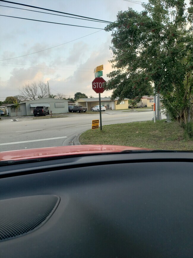 Foto del edificio - 319 Kenilworth Blvd