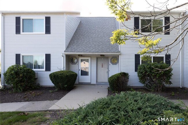 Building Photo - 565 Clark Ave