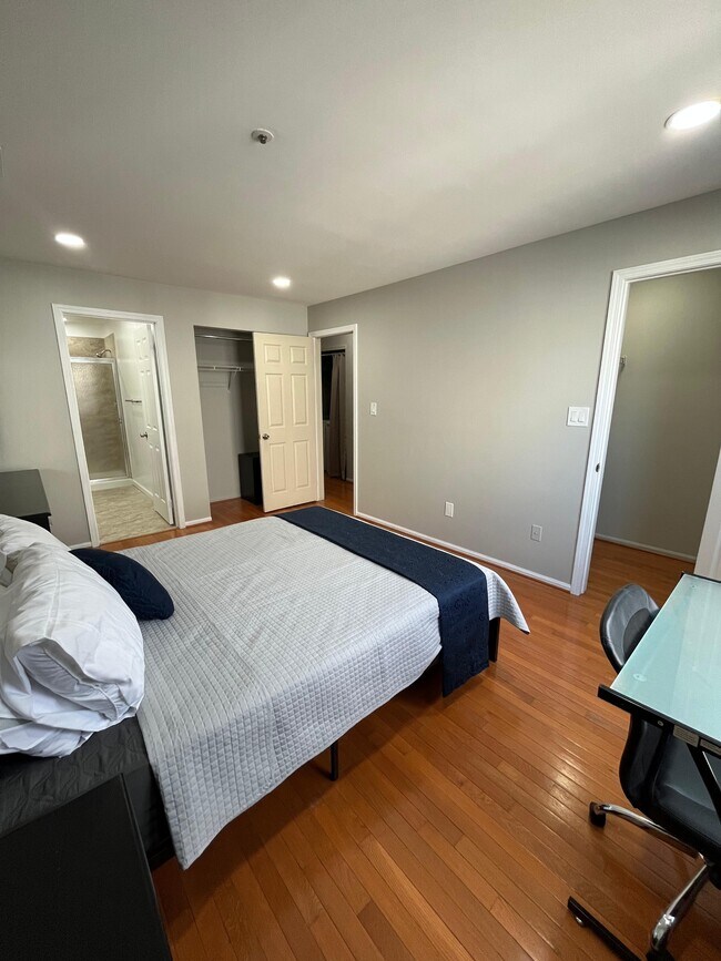 Foto del edificio - 30 Richmond Street4 - Master Bedroom