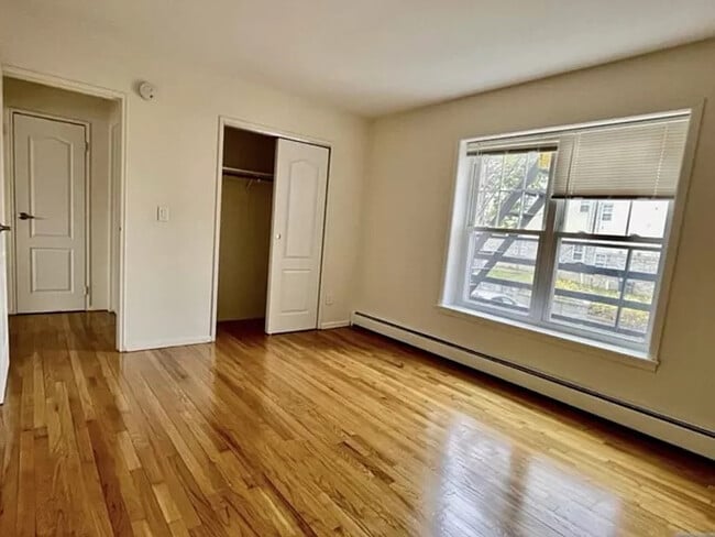 Building Photo - 138 Clinton Pl