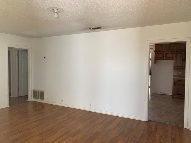 Building Photo - 905 NW 8th St
