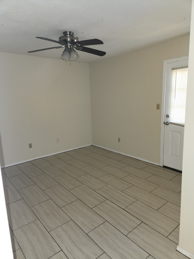 Primary bedroom - 617 Woodsman Dr