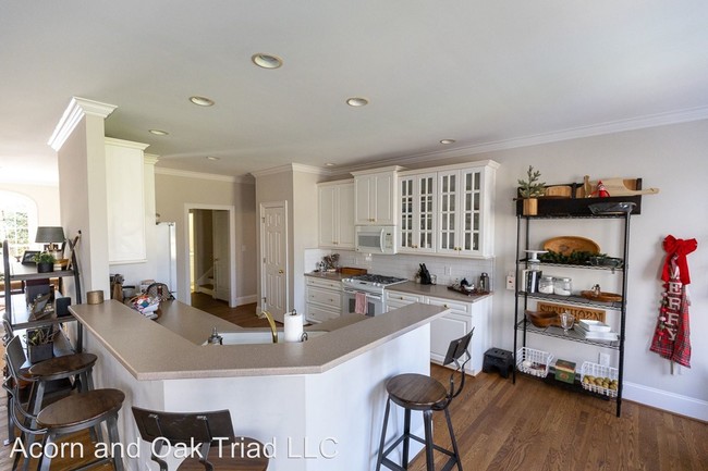 Building Photo - 5 br, 4 bath House - 8534 Rosedale Drive
