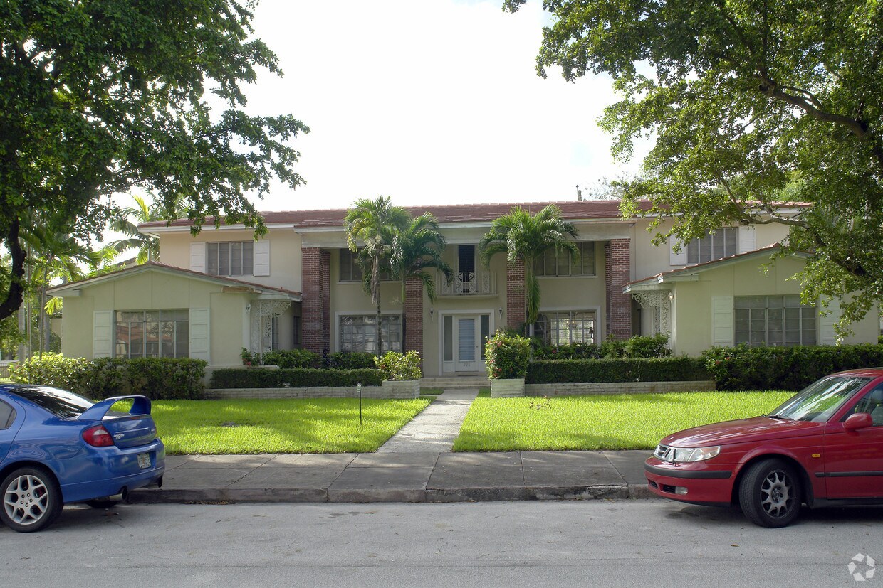 Building Photo - 726 Valencia Ave