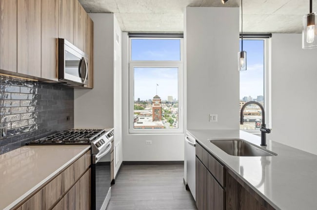 Foto del edificio - 170 N Ashland Ave