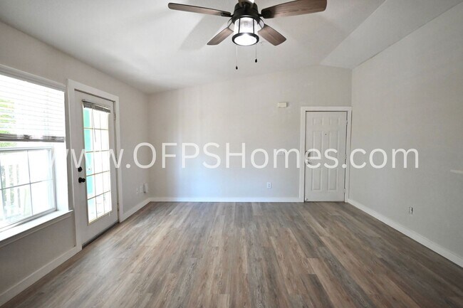 Foto del edificio - Charming 1-Bedroom Condo in Prime Destin L...