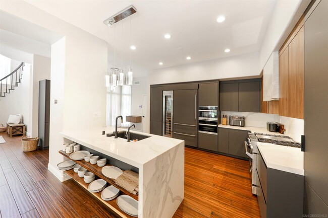 Foto del edificio - 9760 Claiborne Square