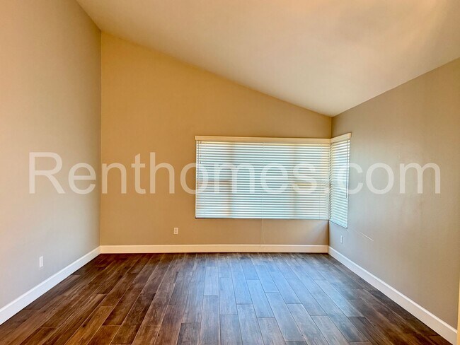 Foto del edificio - 13513 Hike Ln