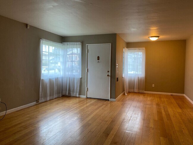 Building Photo - 961 High Street - 30% Rental Fee