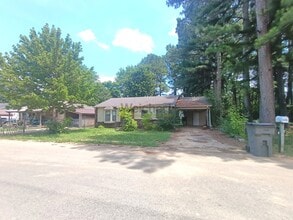 Building Photo - 645 N 6th St