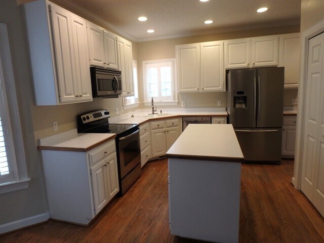 Foto del edificio - 901 Birkdale Dr