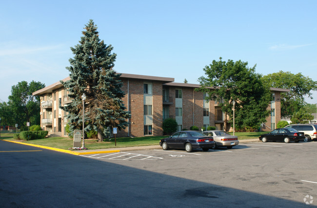 Foto del edificio - Broadway Village Apartments