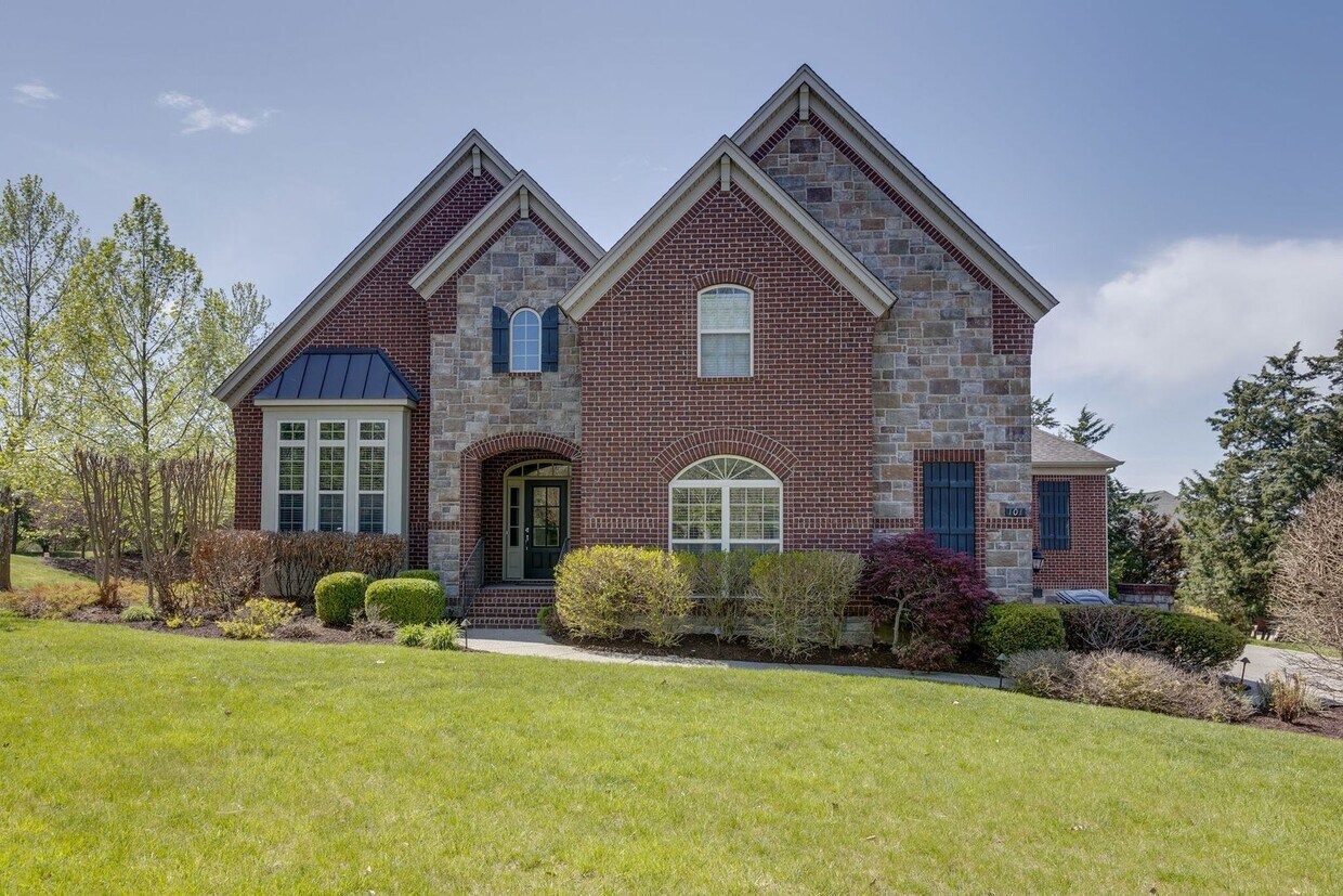 Foto principal - 5 Bedroom Home in Franklin (Easy access to...