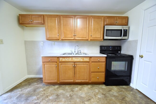 Foto del edificio - 10 Oakwood Dr