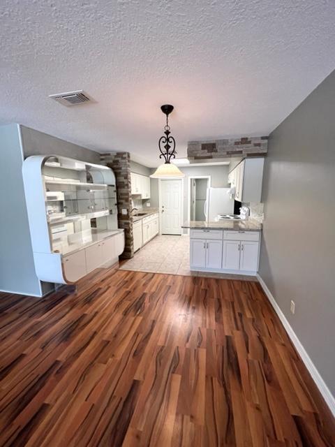 Building Photo - 4612 Brady Ln