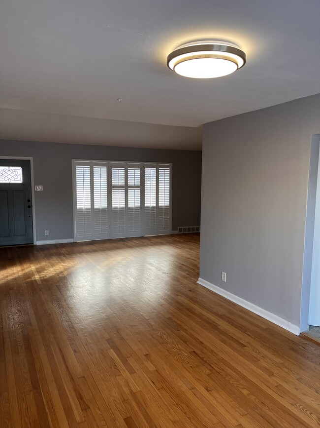 Building Photo - 7445 Saleen Ct