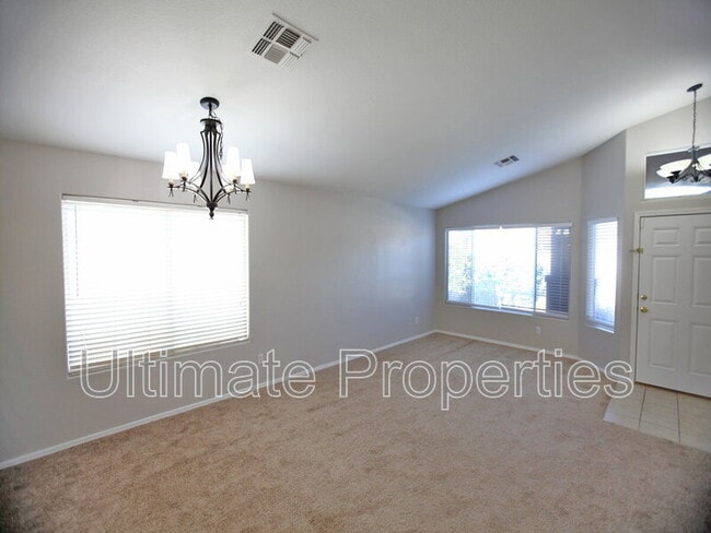 Foto del edificio - 7725 W Foothill Dr